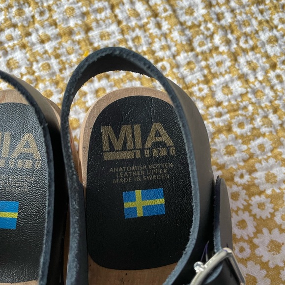 Black Clogs with buckle details - Picture 4 of 5